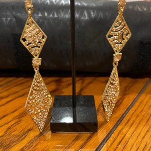 Lot of custume Jewelry Rings, earing, bracelet NE